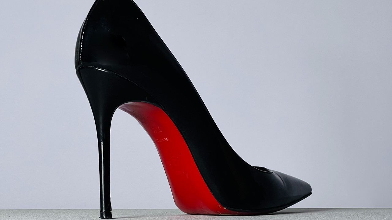 Scarpin Christian Louboutin. Clique na imagem e confira mais modelos de sapatos queridinhos!