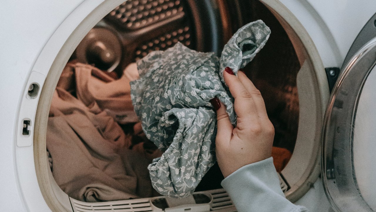 4 Maneiras de lavar suas roupas que poderiam salvar o planeta