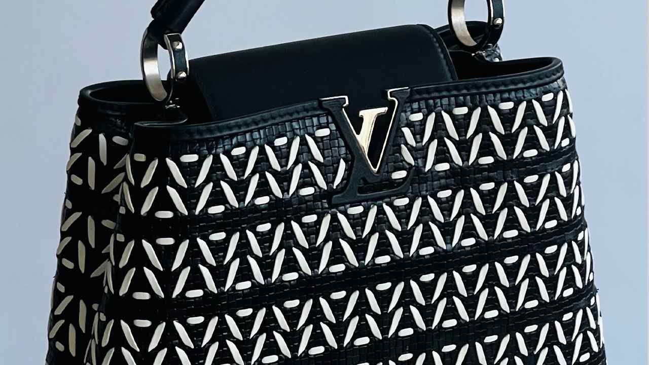 Bolsa Louis Vuitton Capucines. Clique na imagem e confira mais it bags no Etiqueta Única!