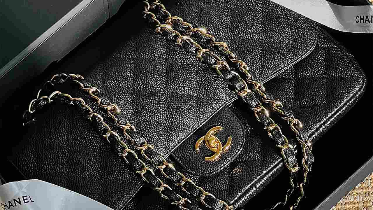 Bolsa Chanel Double Flap. Clique na imagem e confira mais modelos de bolsas atemporais!