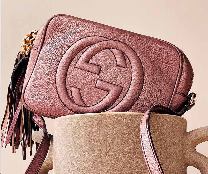 Soho Disco da Gucci é uma das bolsinhas de marcas de luxo compactas no etiqueta.