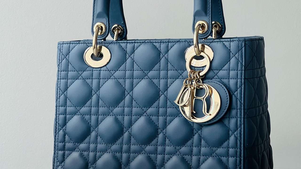 Bolsa Lady Dior. Clique na imagem e confira mais bolsas no Black Month!