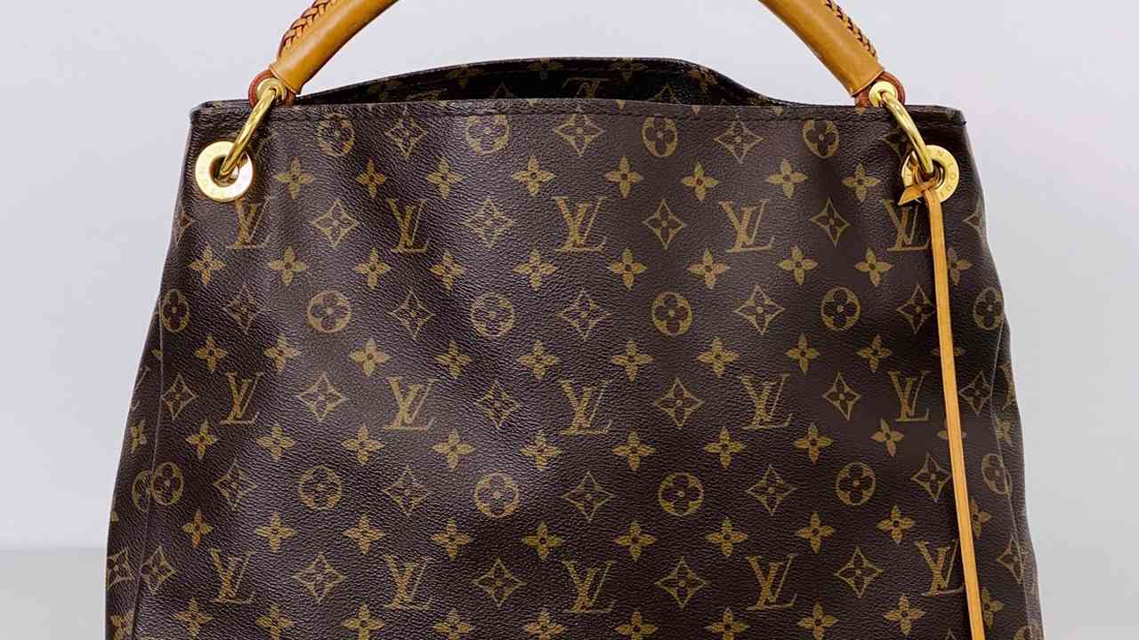 Bolsa Louis Vuitton Artsy. Clique na imagem e confira mais bolsas Louis Vuitton no Black Month.