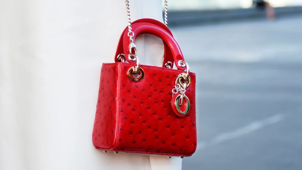 Bolsa vermelha Lady Dior.