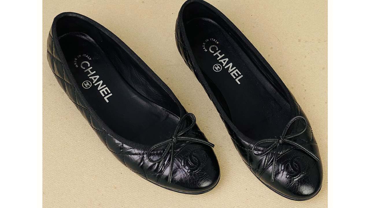 Sapatilha Chanel um dos melhores sapatos de marcas famosas pra um presente de natal e está XMAS SALE.