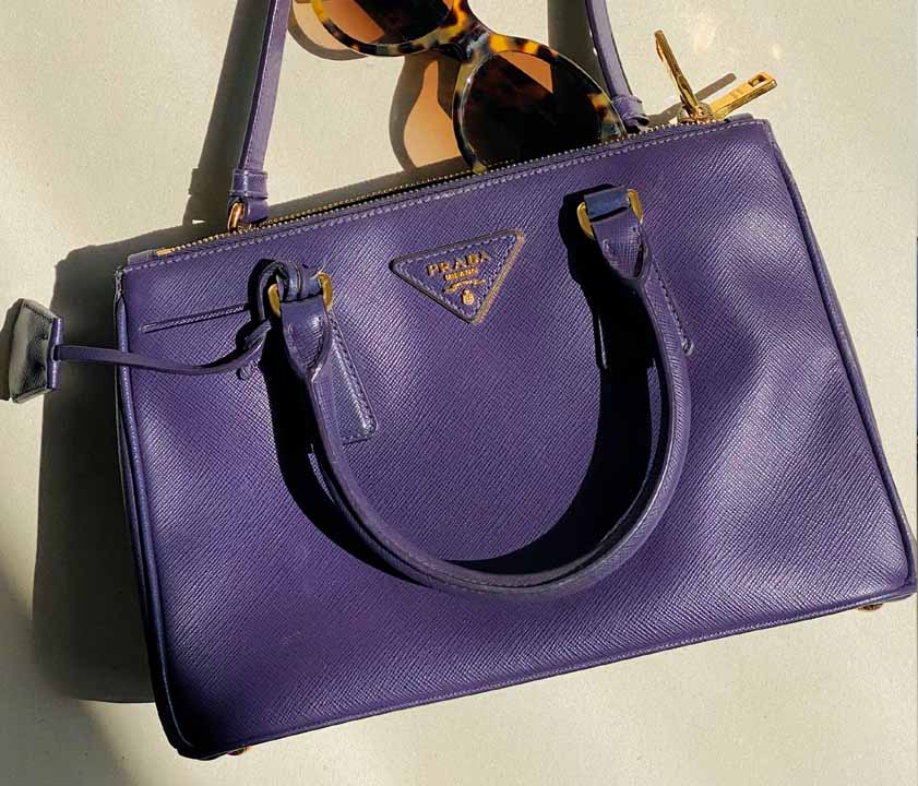 O modelo colorido da Prada, o Galleria, está na seleção Cool Colors: Bags.