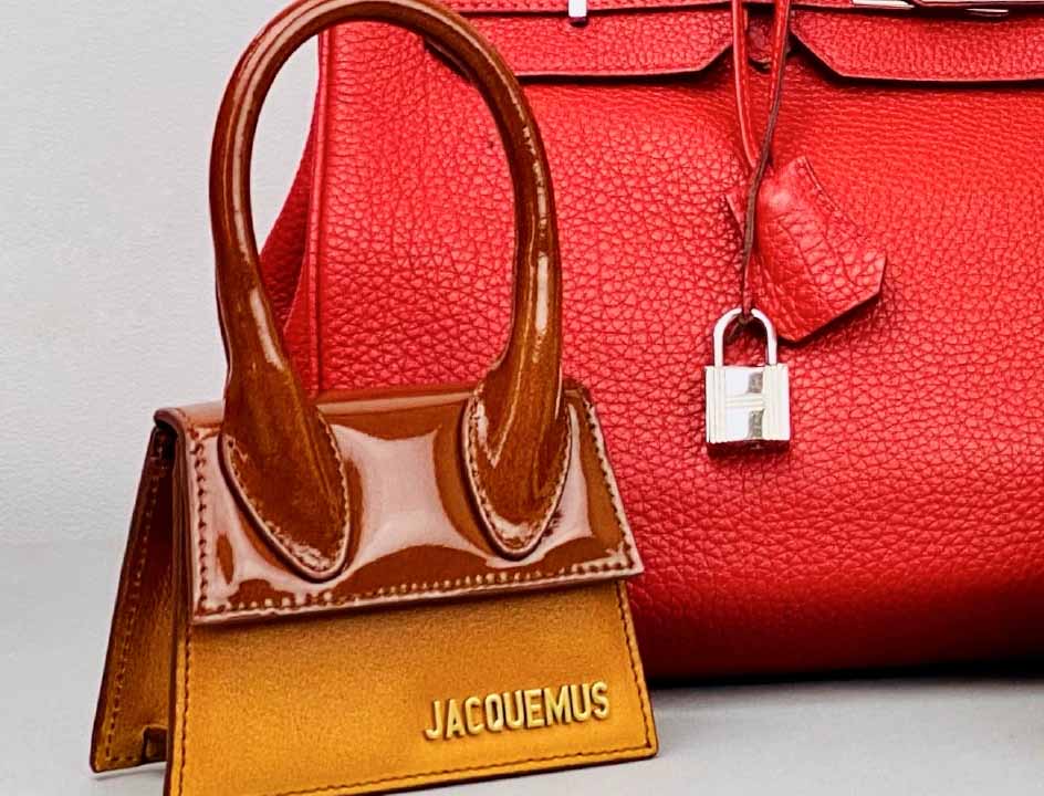 Foto de bolsa Jacquemus uma das marcas de luxo mais queridas do momento.