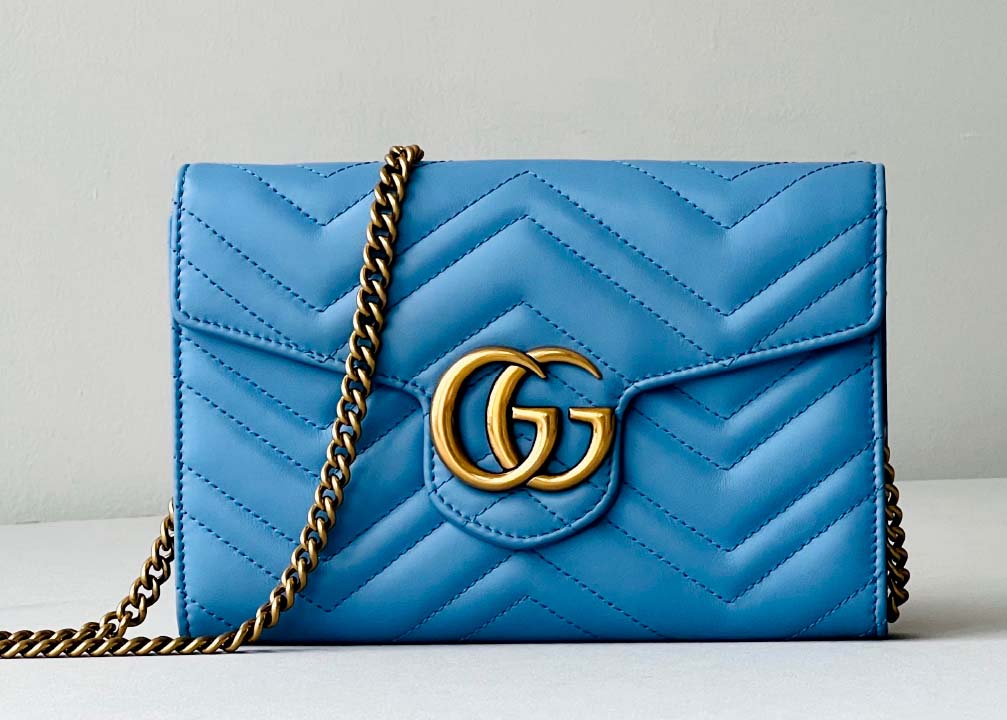 Foto de bolsa Gucci azul candy colors.