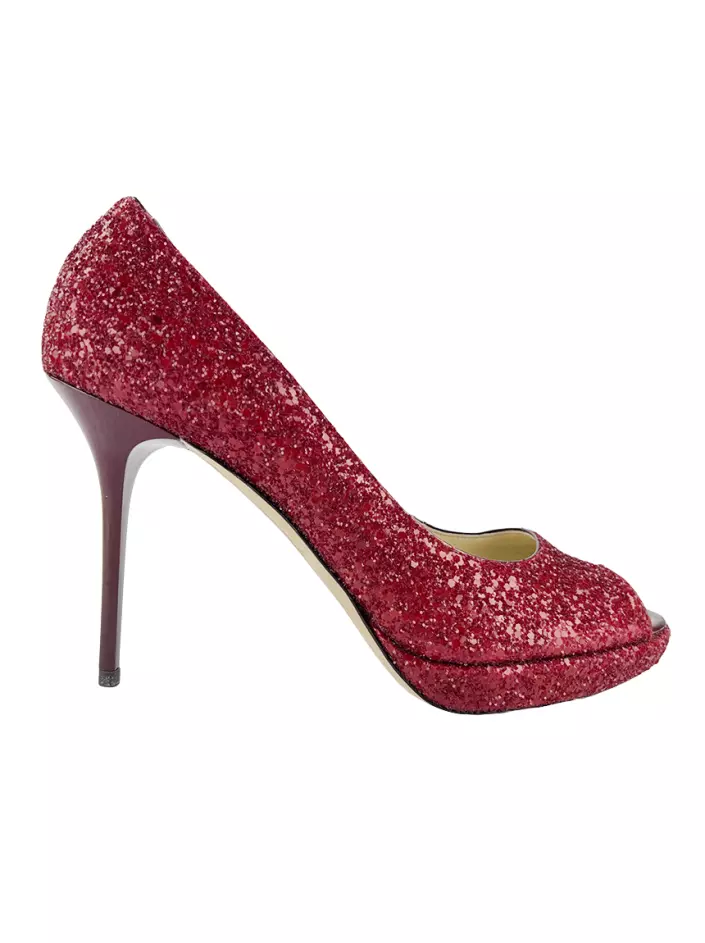 Foto de Sapato de Salto com glitter na seleção roupas e sapatos com brilho.