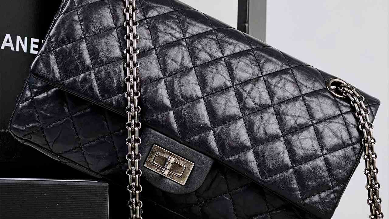 Foto de uma das bolsas Chanel na Semana do Consumidor.