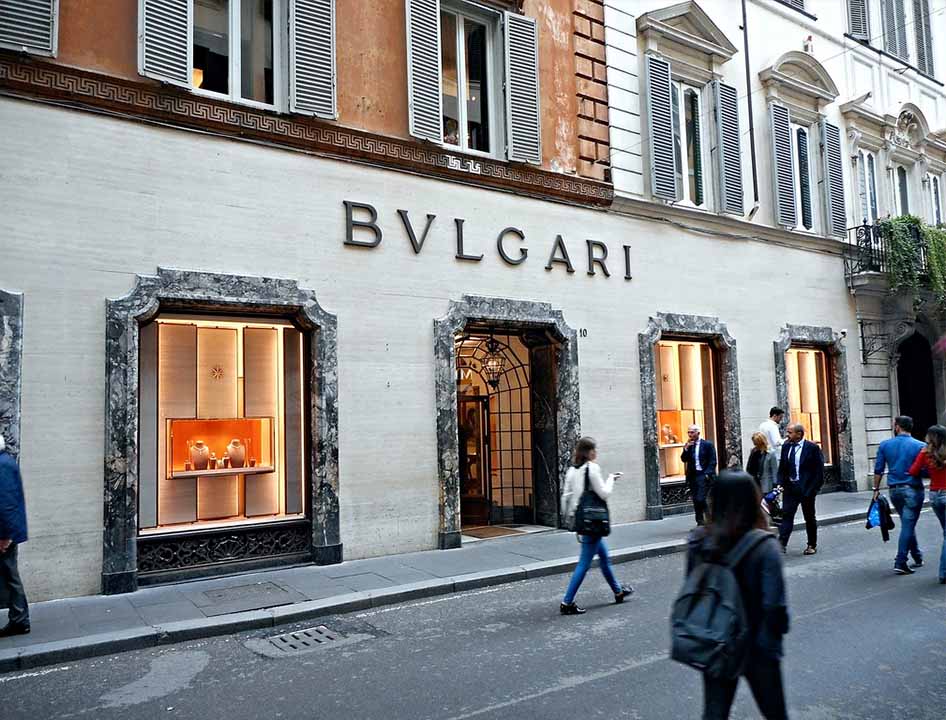 Foto da fachada de uma loja da Bulgari, a grife acaba de anunciar a criação da Fondazione Bvulgari.