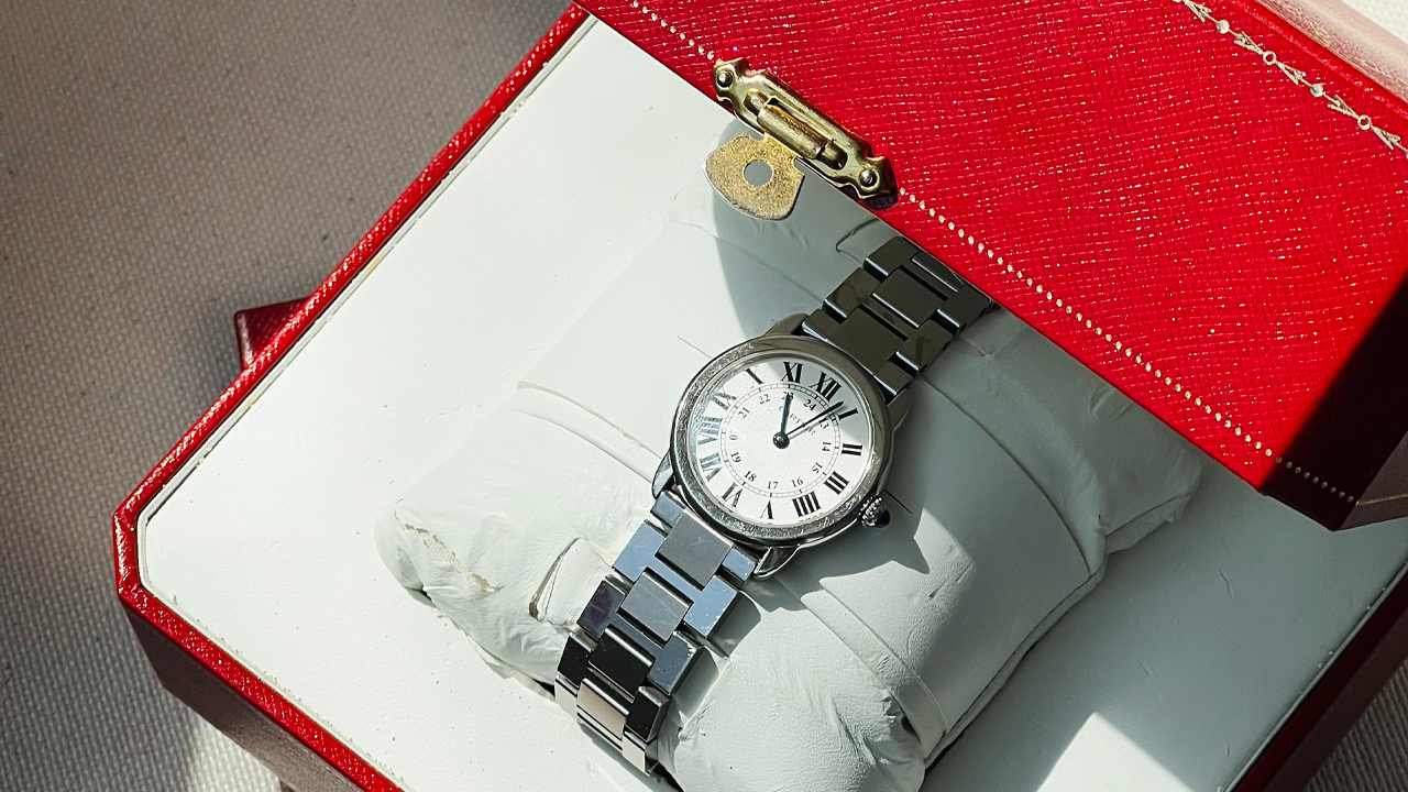 Relógio Cartier. Clique na imagem e confira mais presentes de luxo para sua mãe!