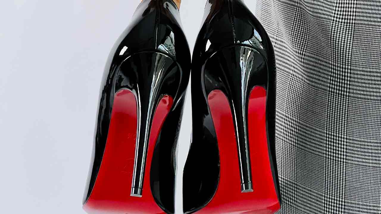Sapato Christian Louboutin. Clique na imagem e confira mais presentes de luxo para sua mãe!