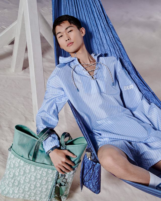 Parceria Dior Men x Parley for the Oceans. Clique na imagem e confira mais criações da marca francesa! (Foto: Reprodução/Fashion Network)