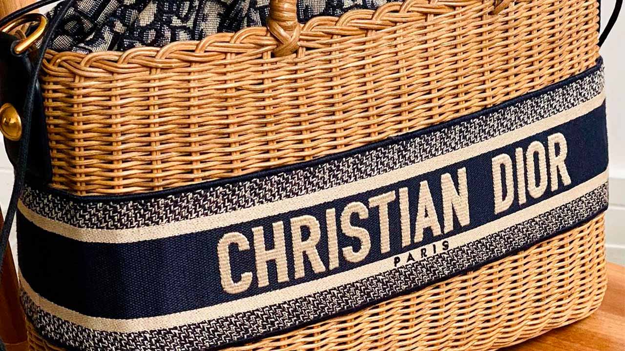 Bolsa Christian Dior Basket Wicker. Clique na imagem e confira mais peças da marca!