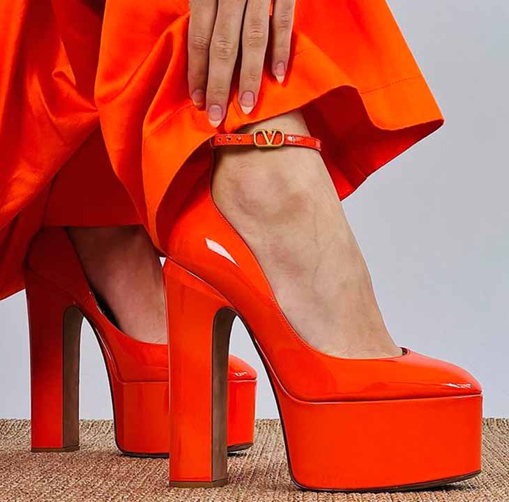 Foto da plataforma tango da Valentino, uma das top 5 mehores marcas de sapatos de luxo do mundo.