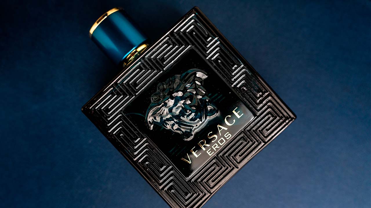 Foto de perfume masculino da Versace.