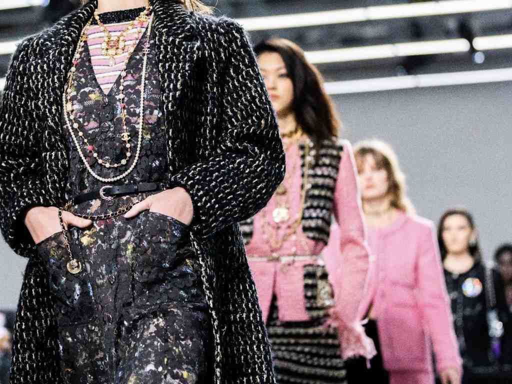 Foto de desfile da Chanel.