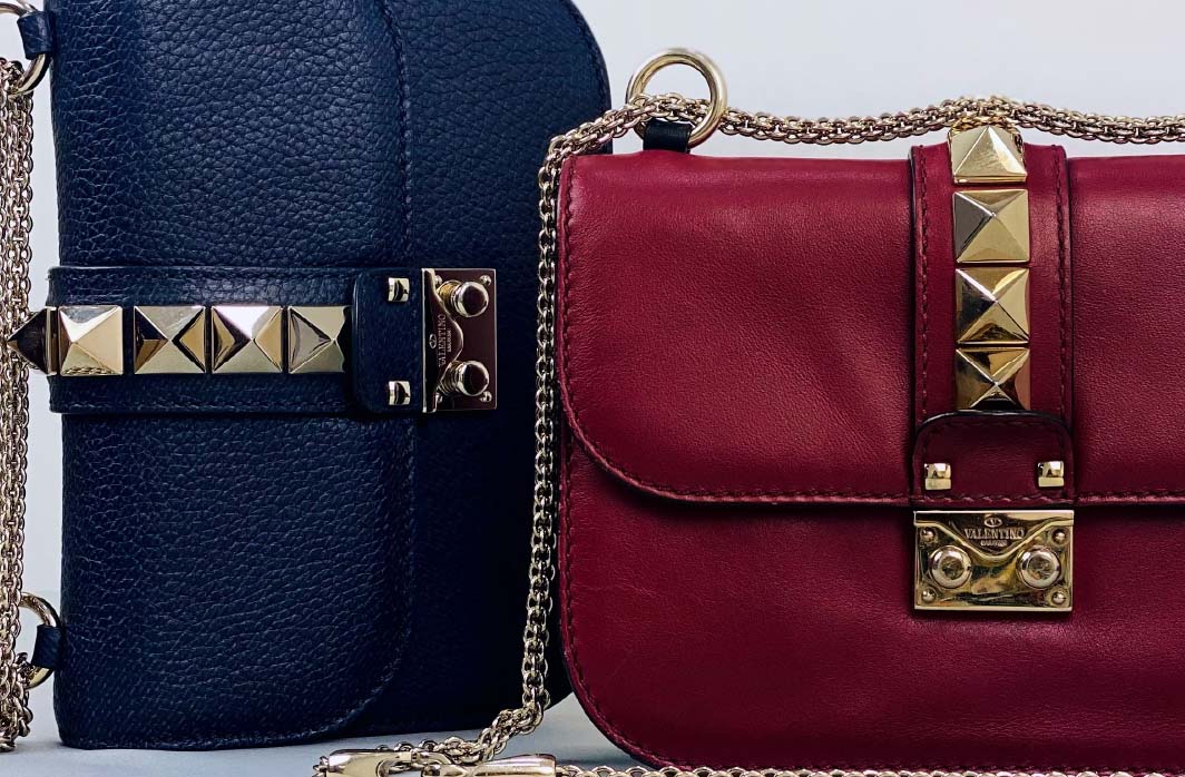 Foto de duas bolsas da Valentino que estão na super sale.