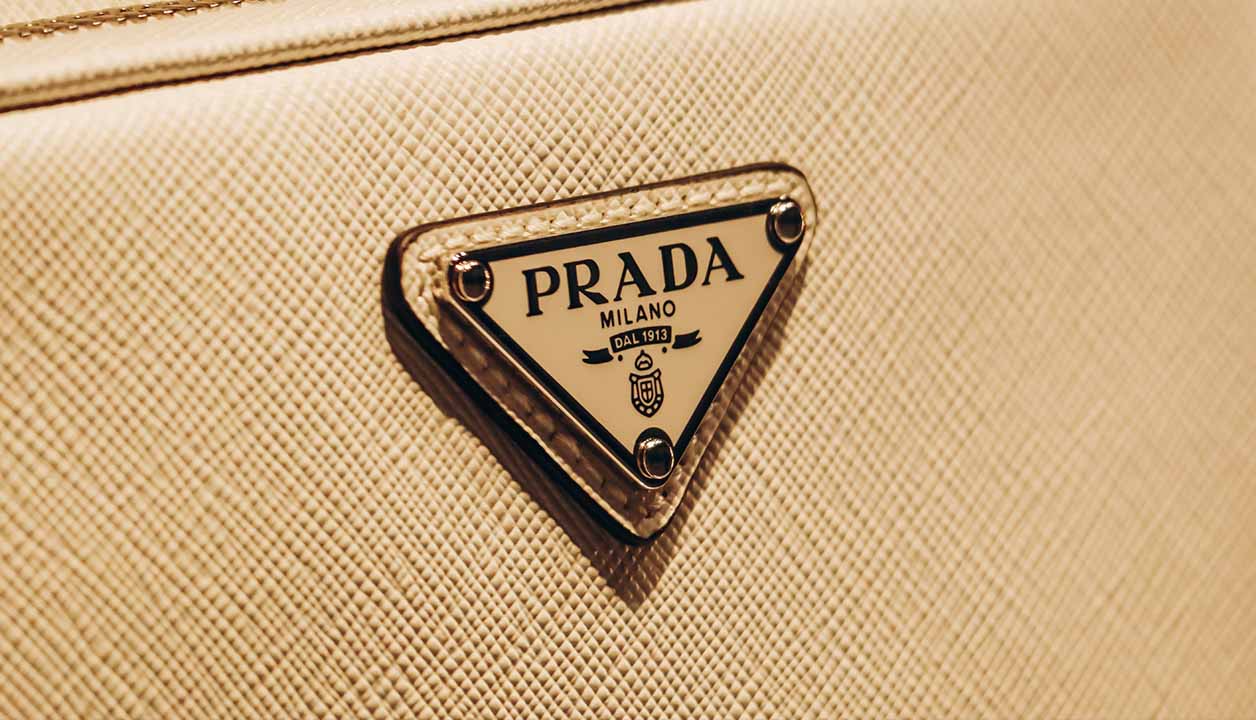 o-significado-do-logotipo-da-prada-simbolo-da-marca-de-luxo