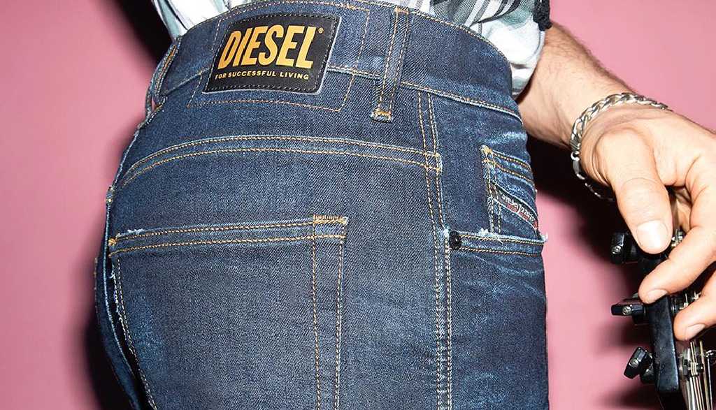 Foto de calça jeans seminova no Dia do Second Hand.