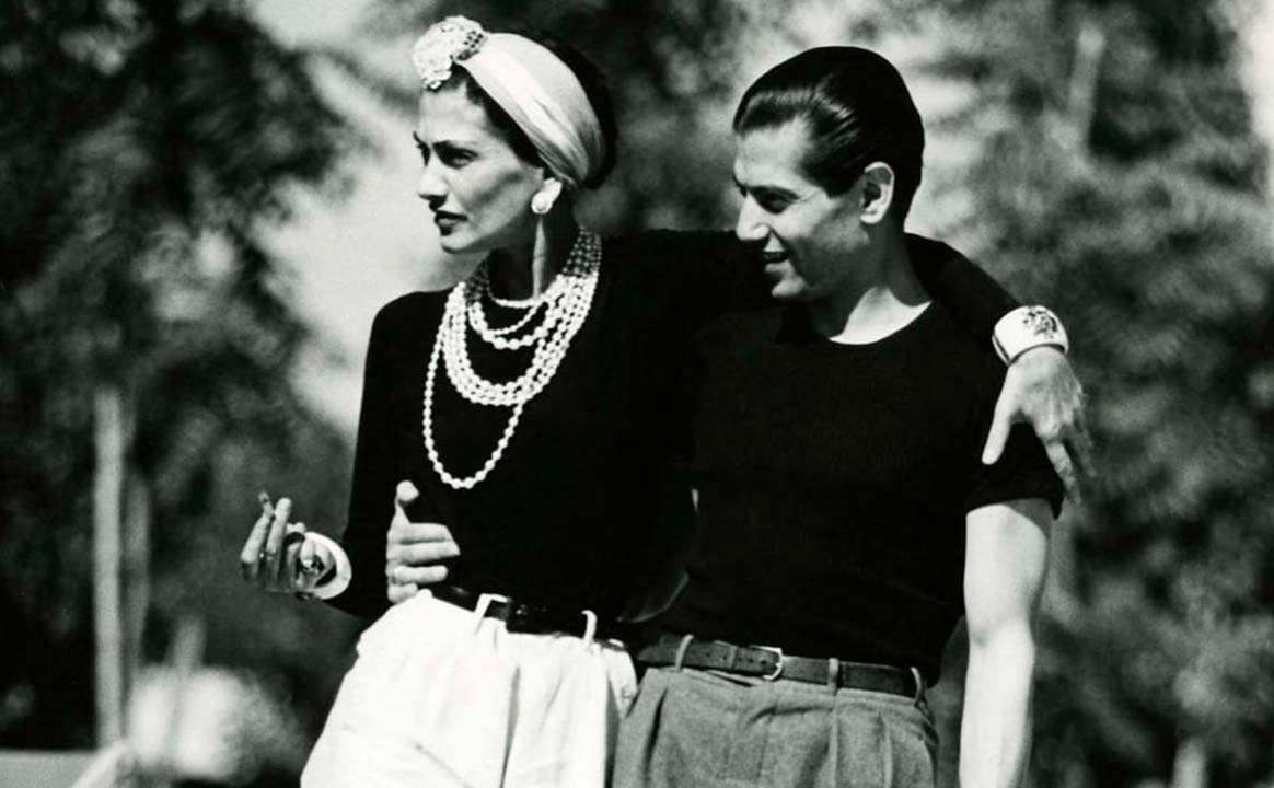 Foto de Gabrielle Coco Chanel e Arthur Boy Capel, o seu amante que serviu de inspiração para o nome e criação da Bolsa Boy da Chanel.