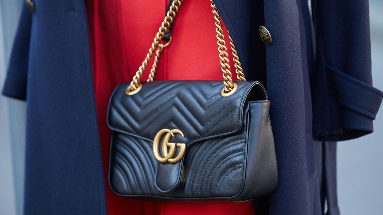 capa do post sobre bolsas icônicas da gucci para investir na semana do cliente