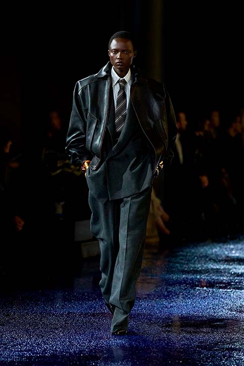 Saint Laurent na PFW: Power Dressing é destaque no Verão 2025