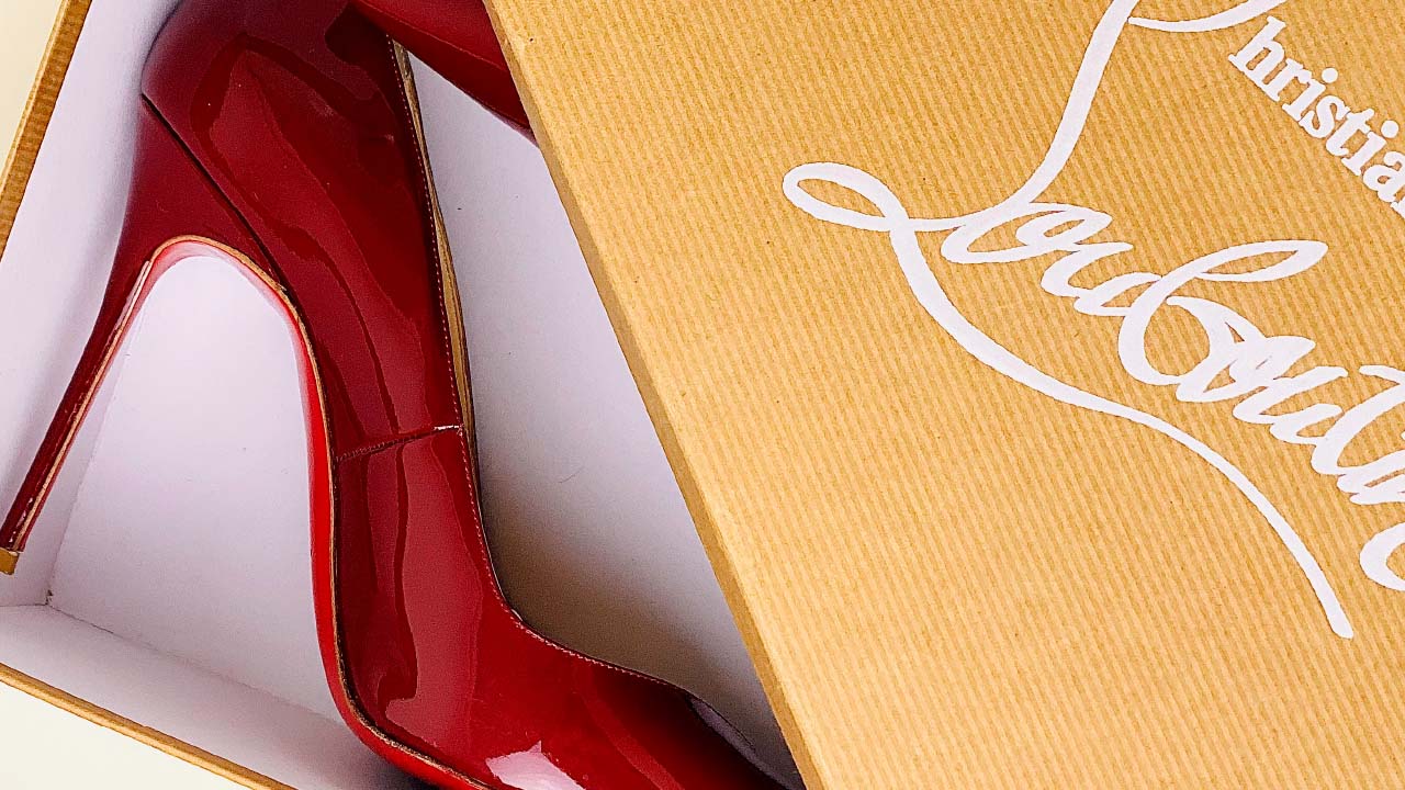 embaixadores da Christian Loiboutin, marca de sapatos de luxo com solado vermelho.