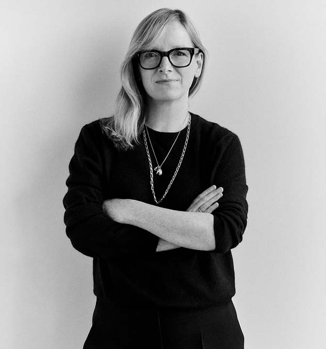 Foto de Sarah Burton a nova estilista e diretora criativa da marca Givenchy.