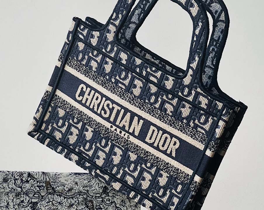 Foto de bolsa Dior Book Tote da Christian Dior.