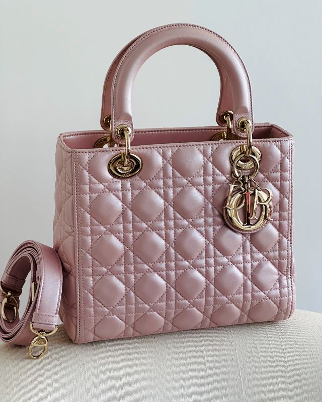 Bolsa Lady Dior. Clique na imagem e confira mais modelos da marca!