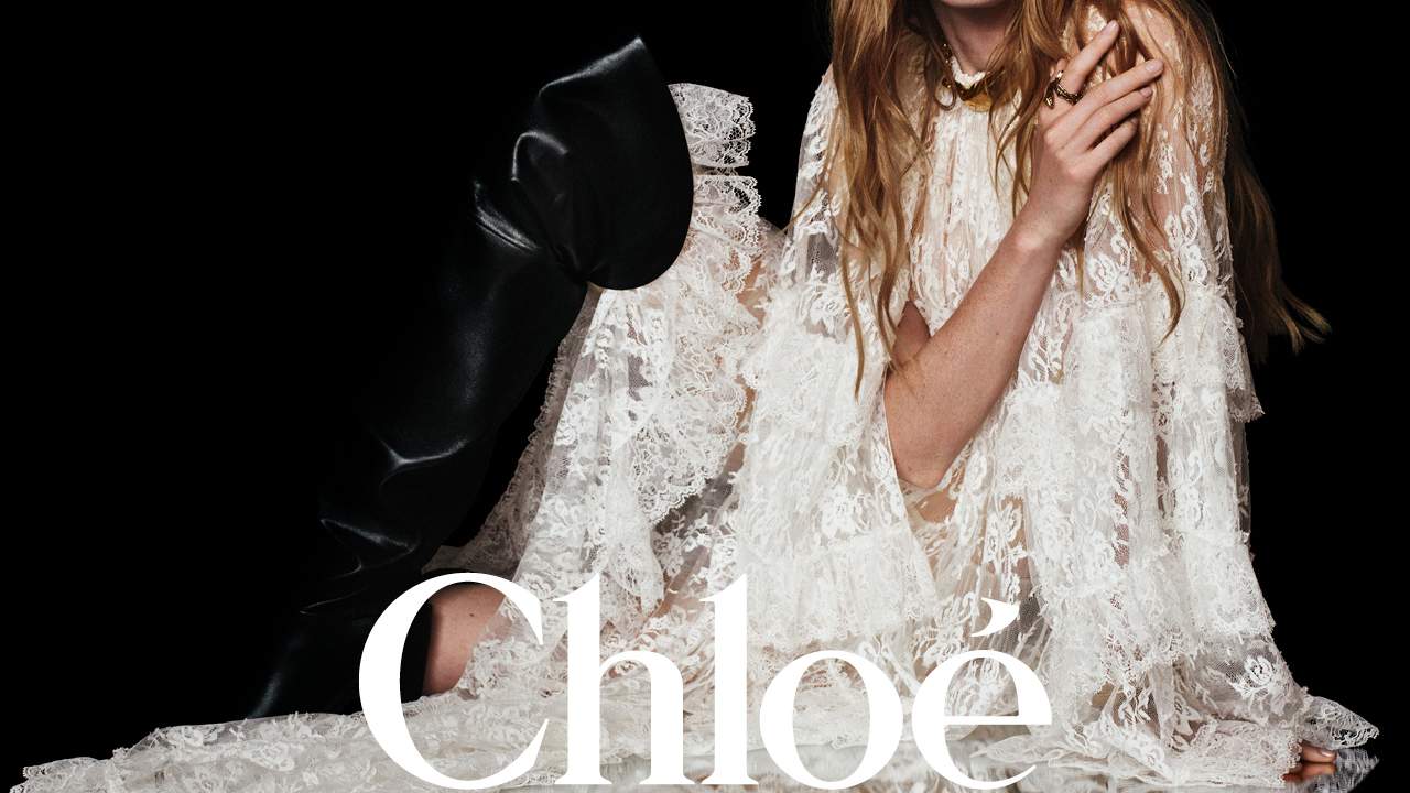 Campanha Chloé. Clique na imagem e confira mais modelos da marca! (Foto: Reprodução/Instagram @chloe)