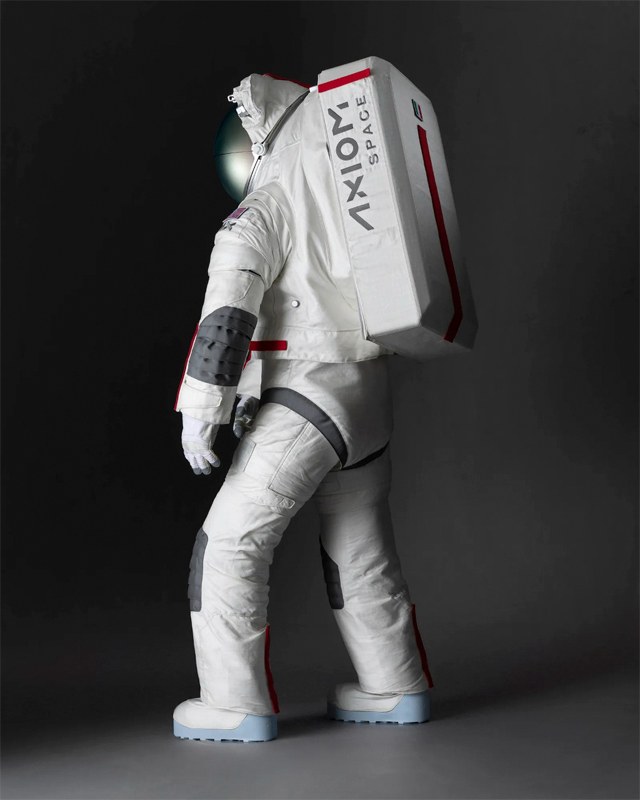 Traje espacial Prada x Axiom Space. (Foto: Reprodução/Vogue.com)