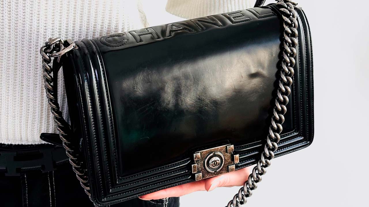 Foto de bolsa Chanel Boy na Black Friday.