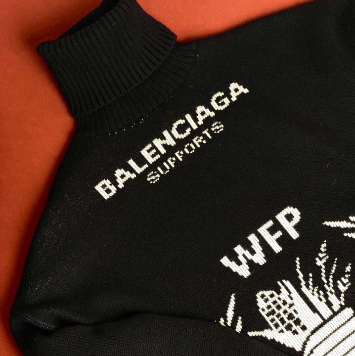 Foto de blusa Balenciaga uma das marcas masculinas de luxo na Black Friday e Black Month do etiqueta única.