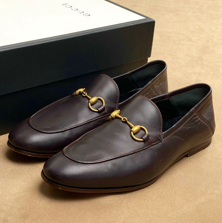 Foto de loafer masculino da Gucci na black friday do etiqueta única.