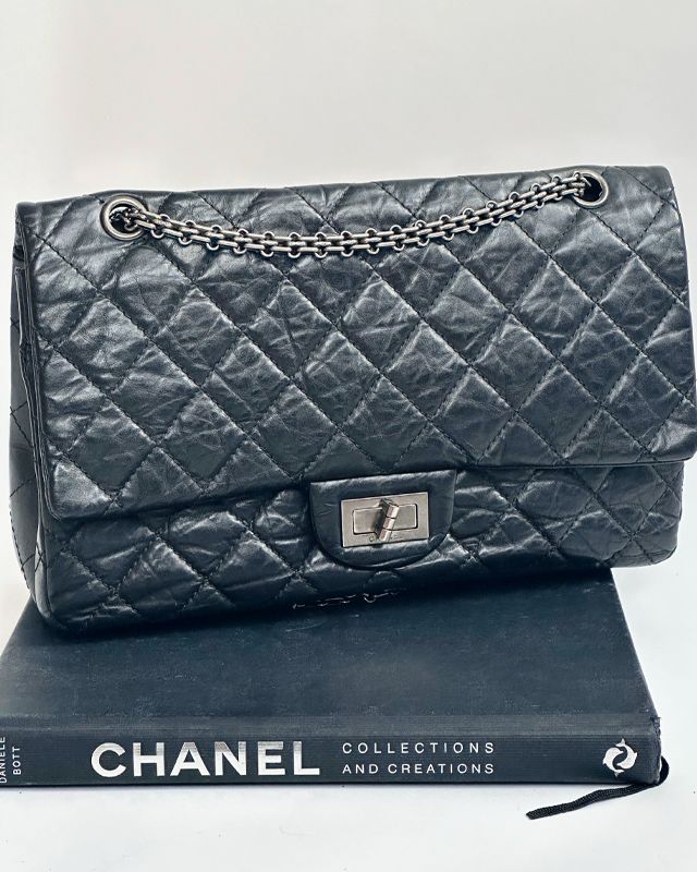 Bolsa Chanel Reissue. Clique na imagem e confira mais modelos da marca!