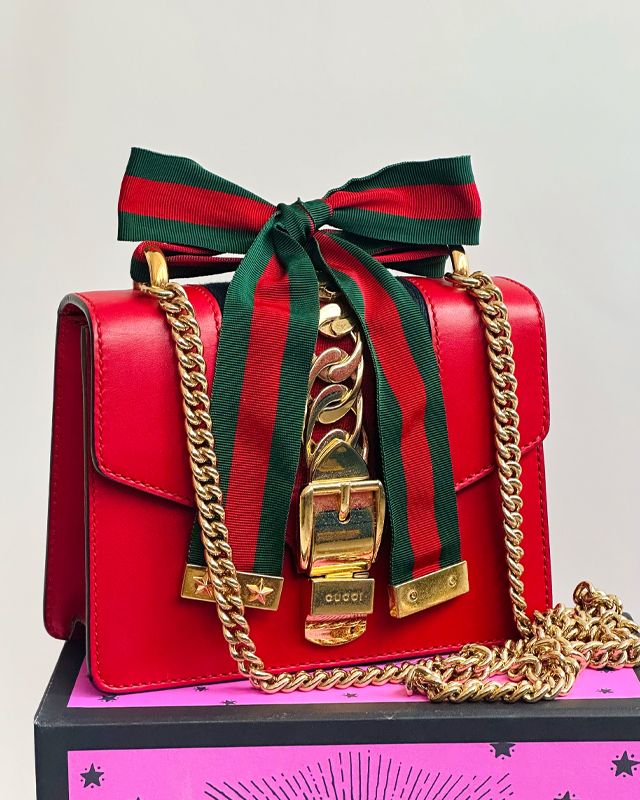 Bolsa Gucci Sylvie. Clique na imagem e confira mais modelos da marca!