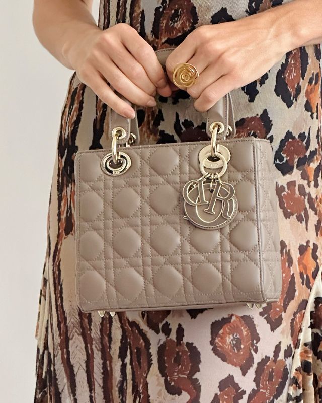 Bolsa Lady Dior. Clique na imagem e confira mais modelos da marca!