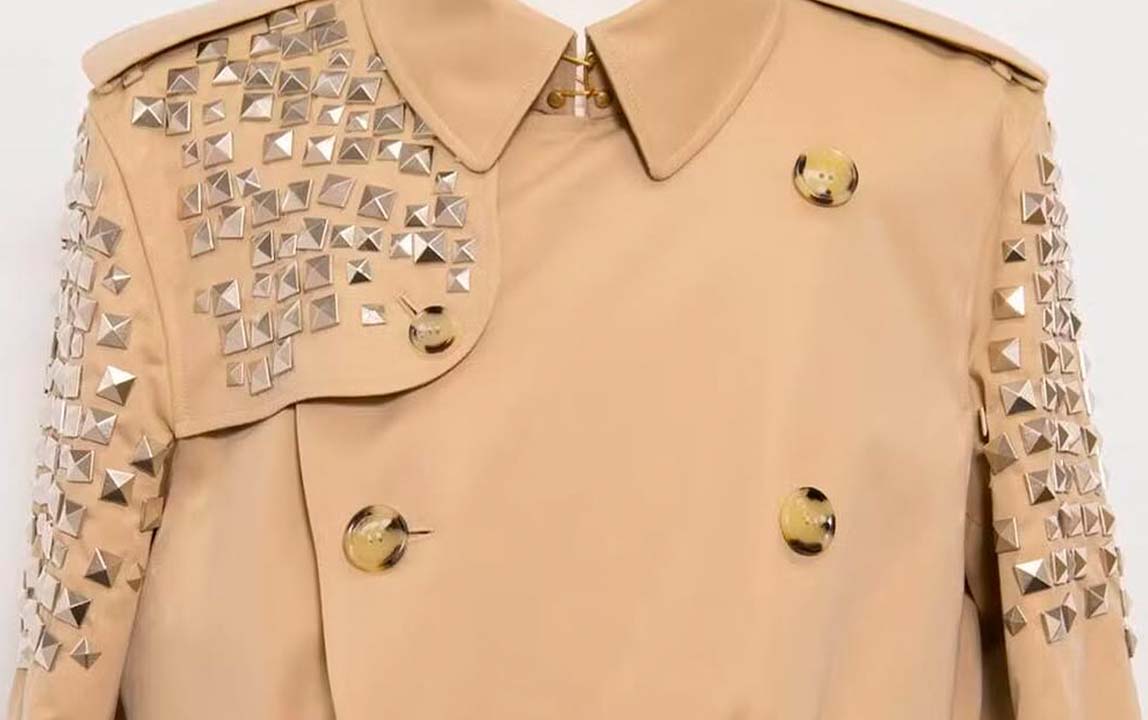 Foto do Trench Coat da Collab Burberry x Comme Des Garçons.