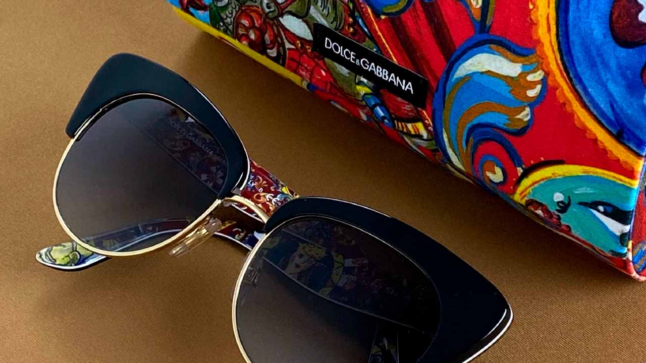 Foto de óculos dolce e gabbana uma das melhores marcas de acessórios com presentes de natal.