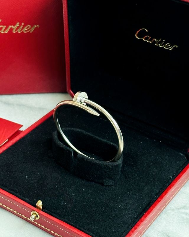 Pulseira Cartier Juste un Clou. Clique na imagem e confira mais peças da marca!