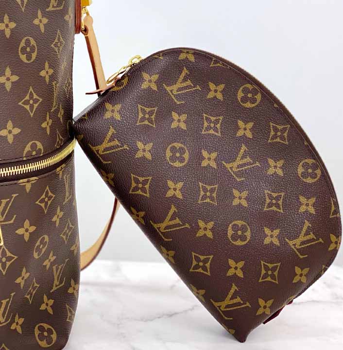 Foto de necessaire LV um do acessórios femininos da Louis vuitton mais acessiveis do que as bolsas.