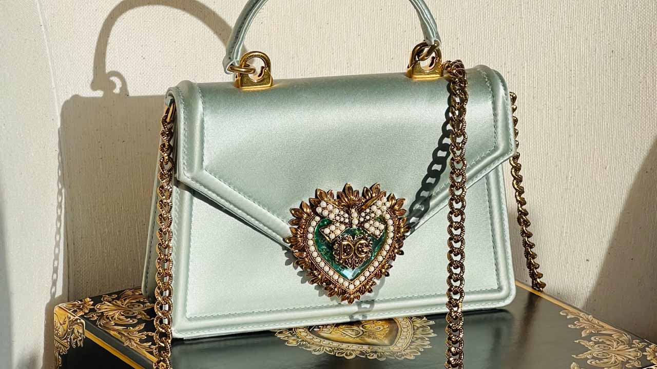 Foto de Bolsa Devotion da Dolce e Gabbana, uma das marcas de luxo mais fáceis de revender em brechós e portis second hand como o Etiqueta Única.