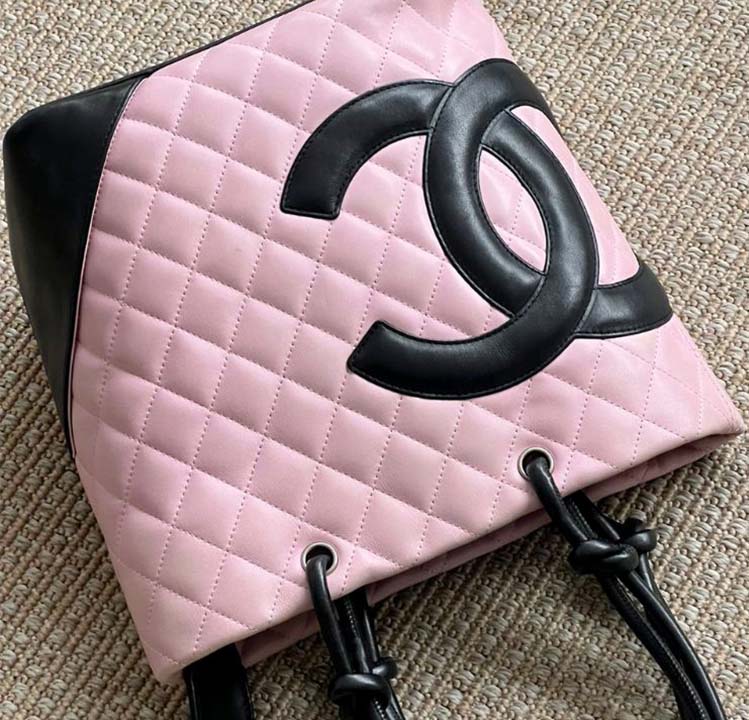 Foto do Modelo descontinuado Canbom uma das bolsas chanel canceladas pela marca.