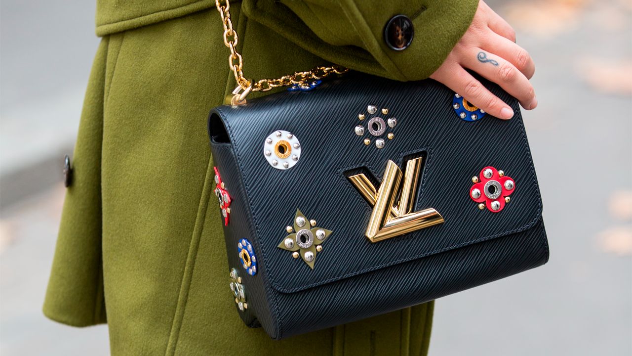 capa do post sobre bolsas louis vuitton para apostar na summer sale