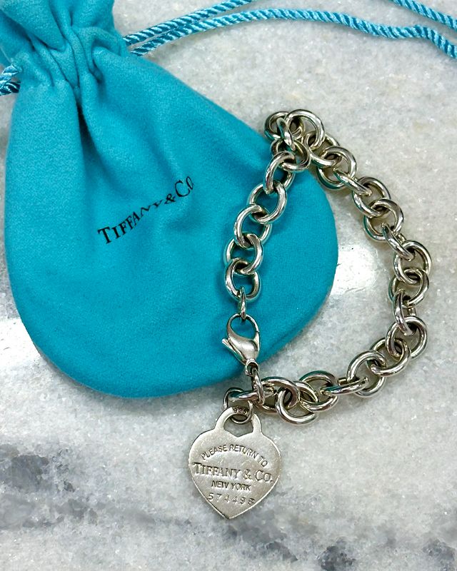 Pulseira Tiffany & Co Heart Tag Charm. Clique na imagem e confira mais peças da marca!