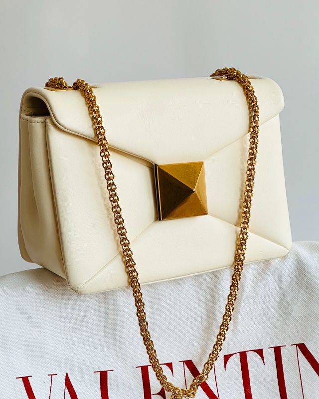 Bolsa Valentino One Stud. Clique na imagem e confira mais modelos!