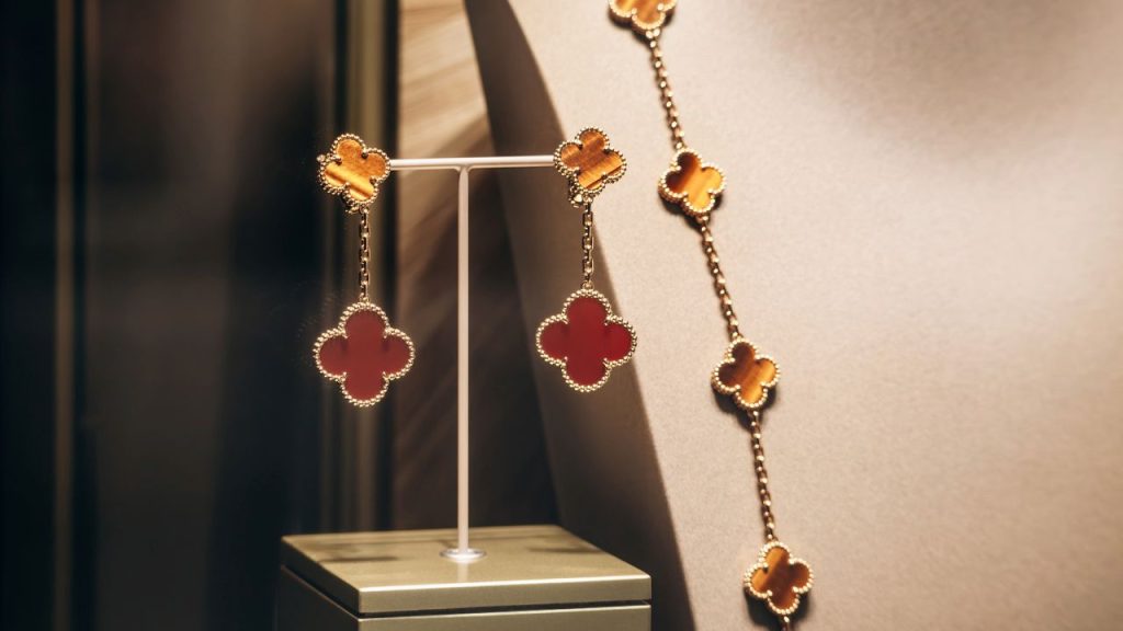 valentines-day-ideias-de-presentes-de-luxo-para-elas-van-cleef